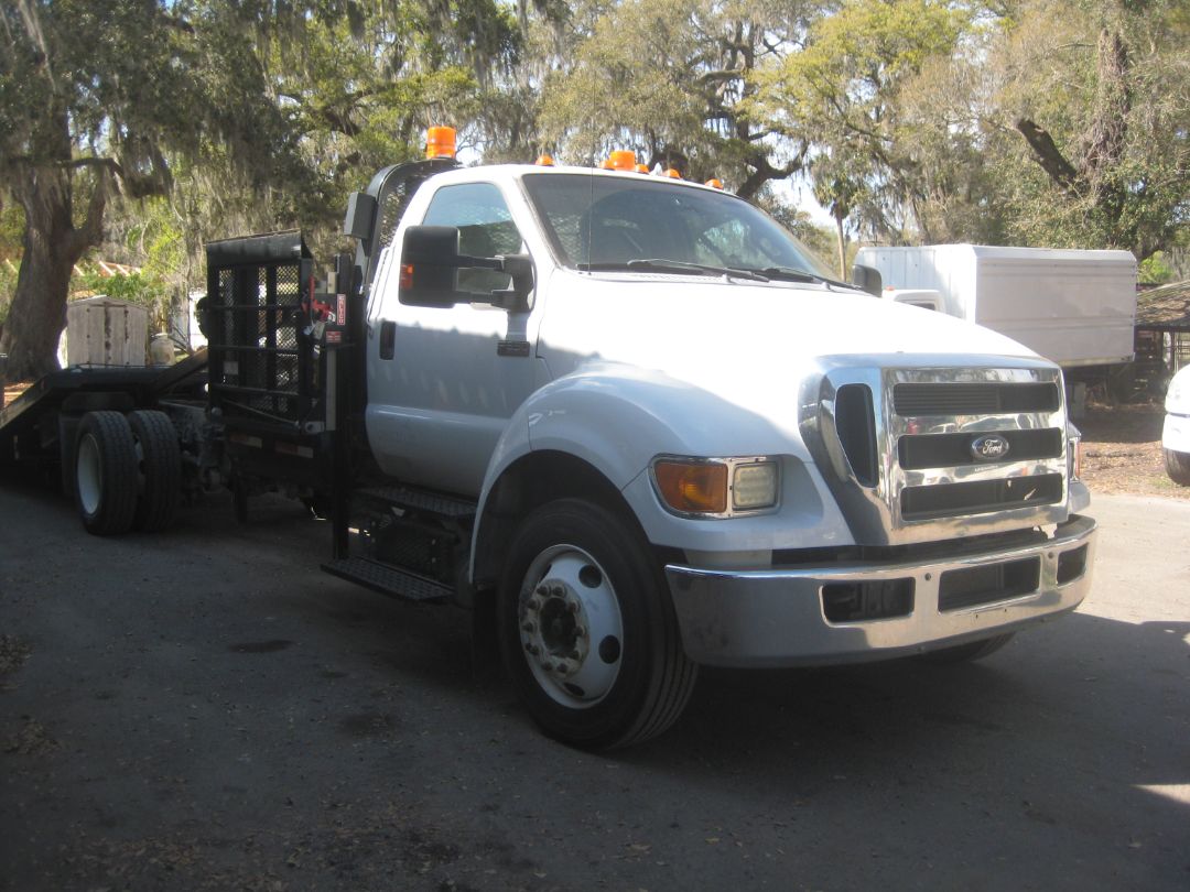 2015 FORD F650 XLT Super Duty - Image 2